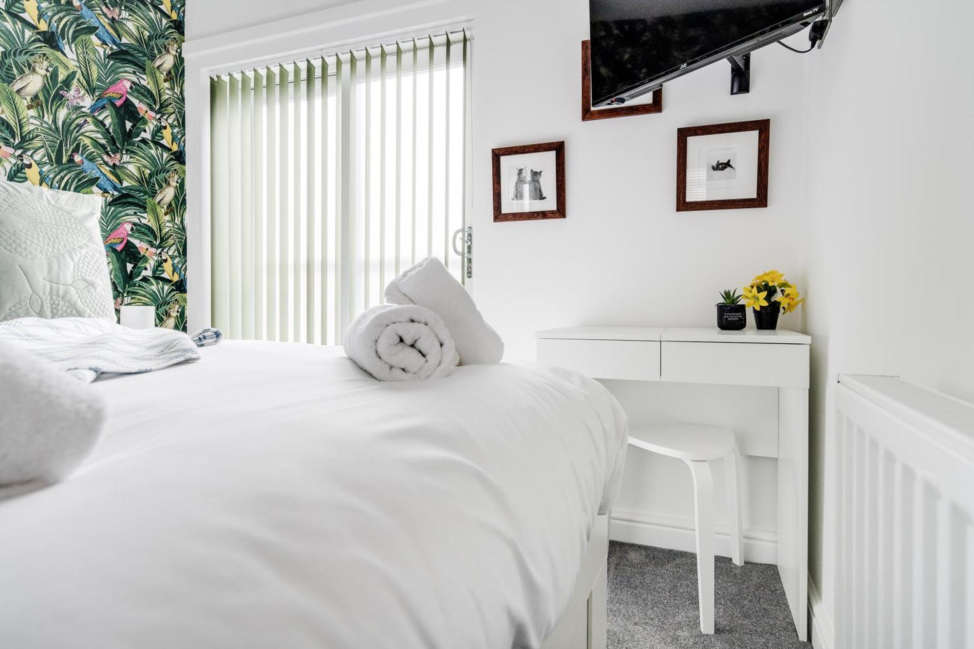 Fredo'S Apartment - 1 Bed, Free Parking, Wi-Fi, Hospital Hazel Grove מראה חיצוני תמונה